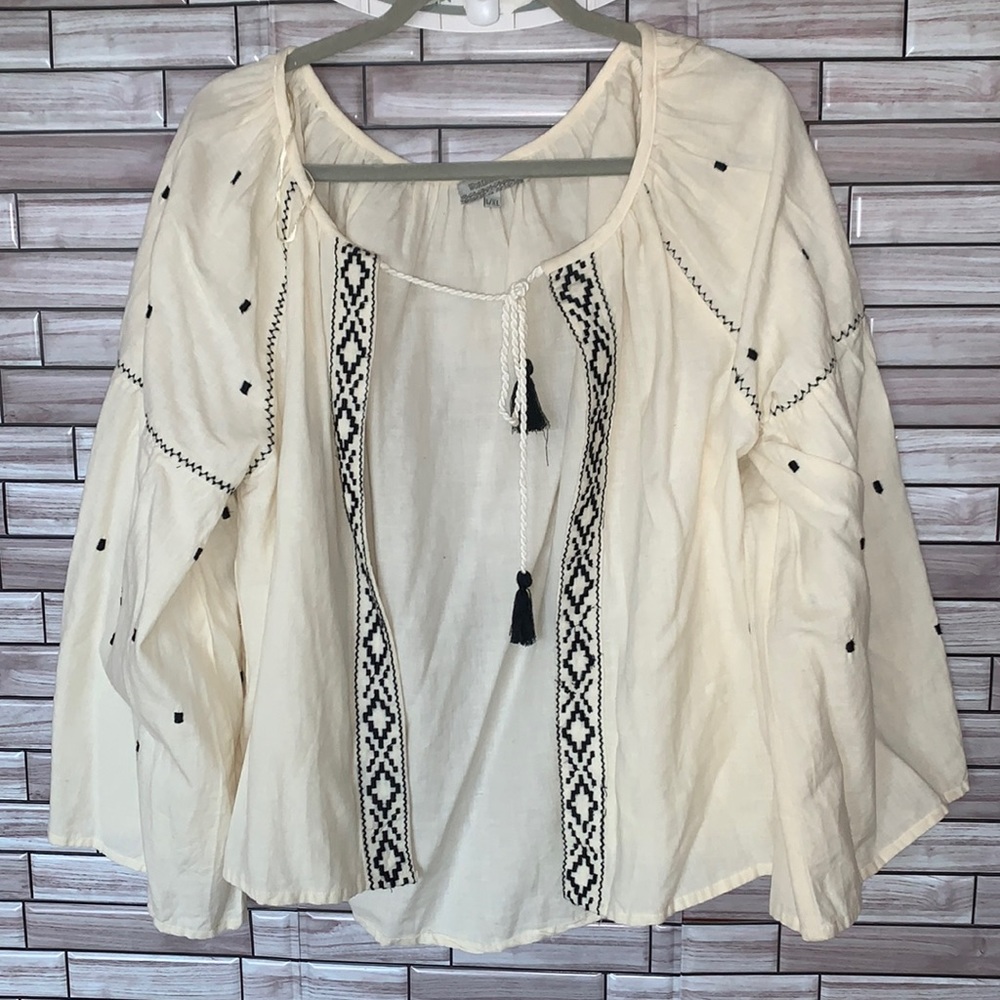 World Market Embroidered Lightweight Capelet Layer Size Large or XL